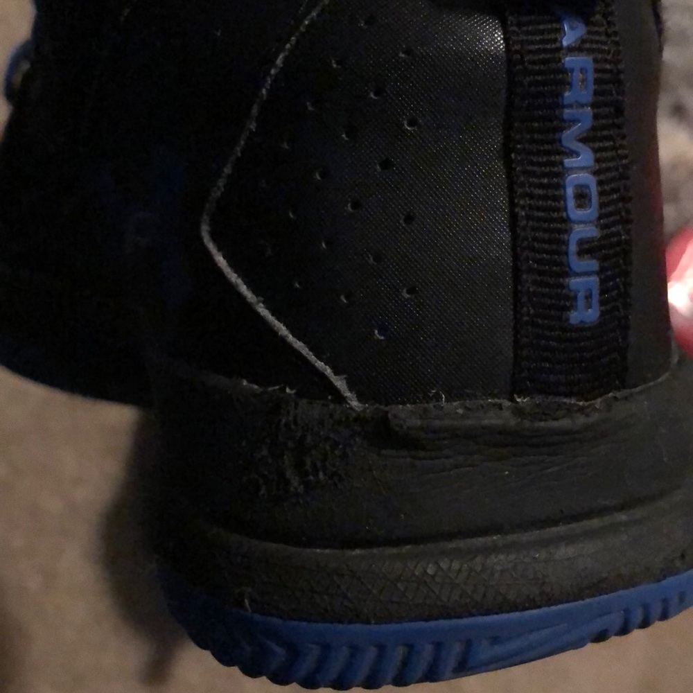 UA tennis shoes
